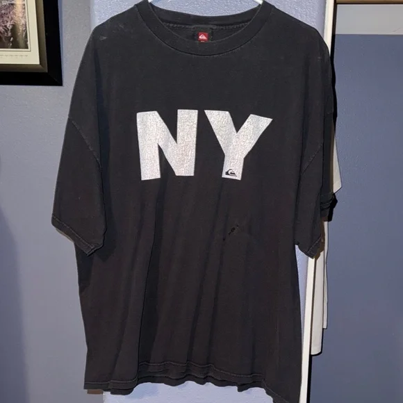 Quiksilver Black and White NY Short Sleeve Tee - Picture 1 of 6